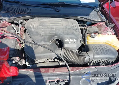 2016 Chrysler 300 Limited z USA, uszkodzony, nr VIN 2C3CCAAG0GH273780